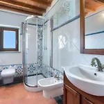 Tenuta Pakravan Papi Apart Otel Riparbella