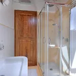 Tenuta Pakravan Papi Apart Otel Riparbella