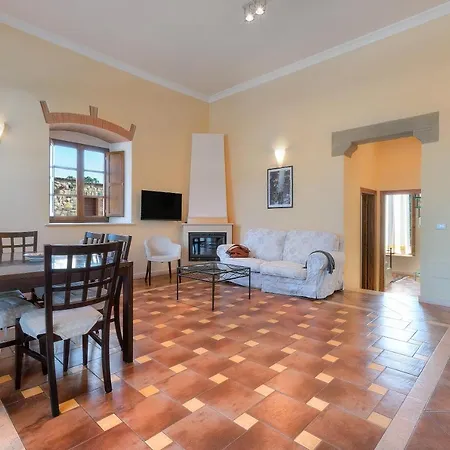 Tenuta Pakravan Papi Aparthotel 4*