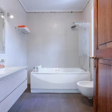 Tenuta Pakravan Papi Aparthotel Riparbella