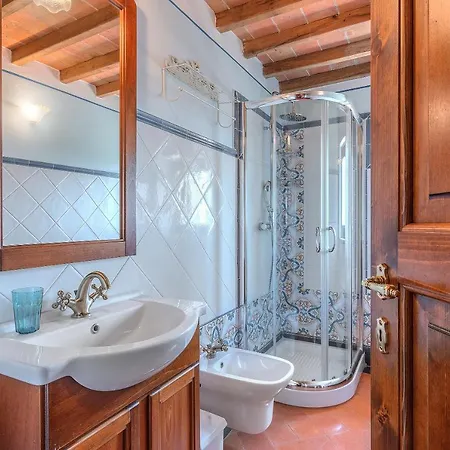 Tenuta Pakravan Papi 4* Riparbella