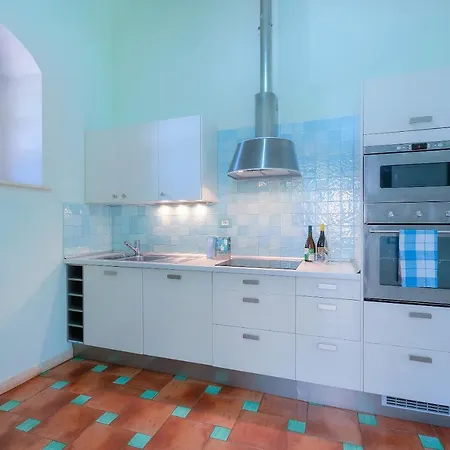 Tenuta Pakravan Papi Aparthotel