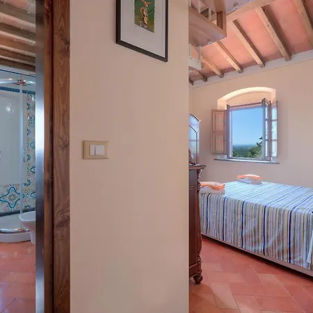 Tenuta Pakravan Papi Aparthotel Riparbella
