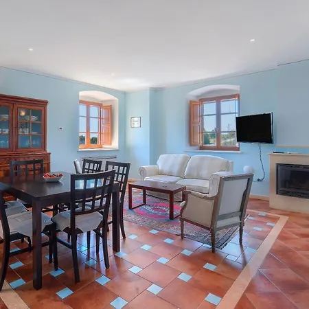Tenuta Pakravan Papi Aparthotel Riparbella