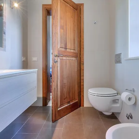 Tenuta Pakravan Papi Aparthotel 4*