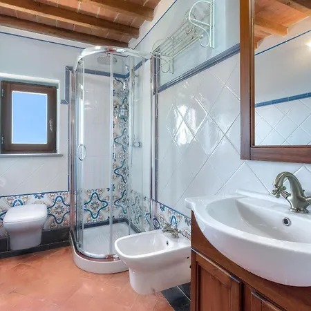 Tenuta Pakravan Papi Aparthotel Riparbella