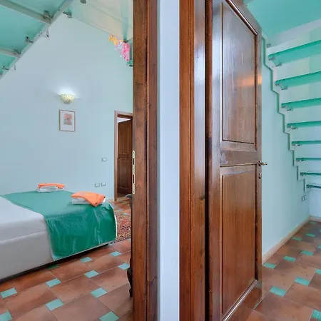 Tenuta Pakravan Papi Aparthotel 4*