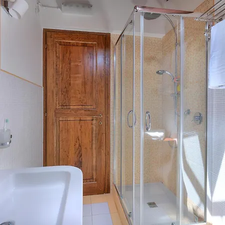 Tenuta Pakravan Papi Aparthotel Riparbella
